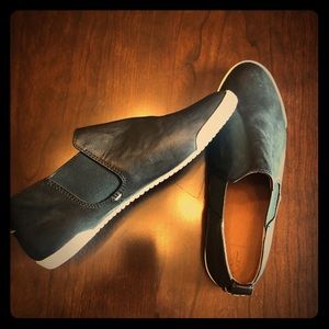 Frye Black Melanie Chelsea Slip On Sneaker